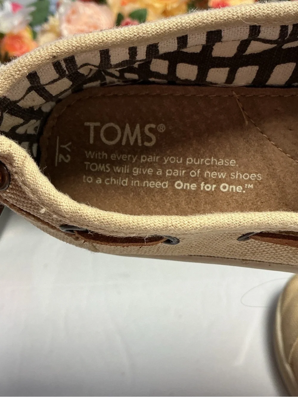 TOMS Youth Size 2 Classic Slip On Shoes Beige Canvas Boat Shoe One for One